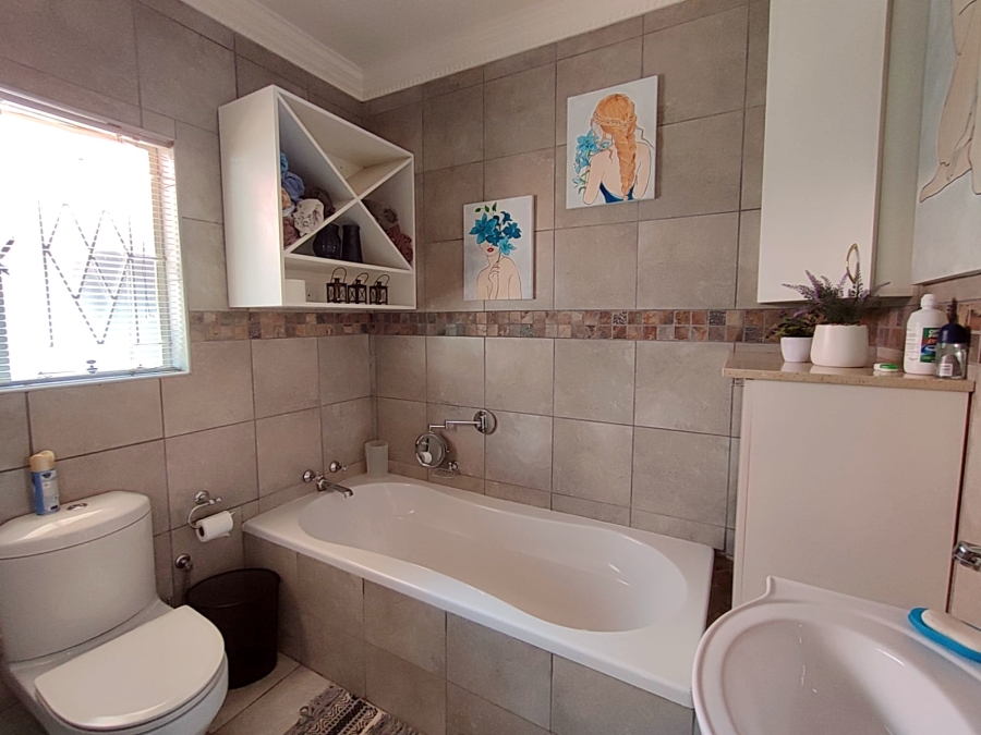 5 Bedroom Property for Sale in Stilfontein Ext 4 North West